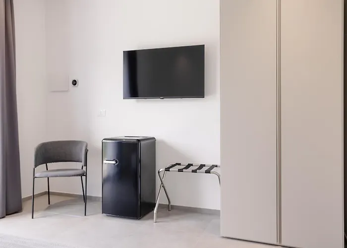 Eremo Dei Poeti 호텔 *