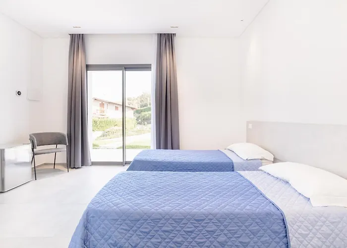 Eremo Dei Poeti 호텔 *